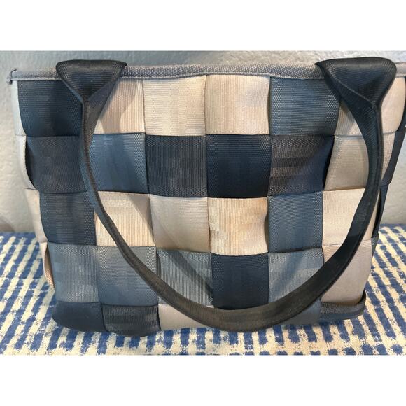 Seatbelt Purse 👜 - Picture 2 of 5